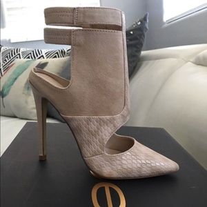 Bebe nude pumps